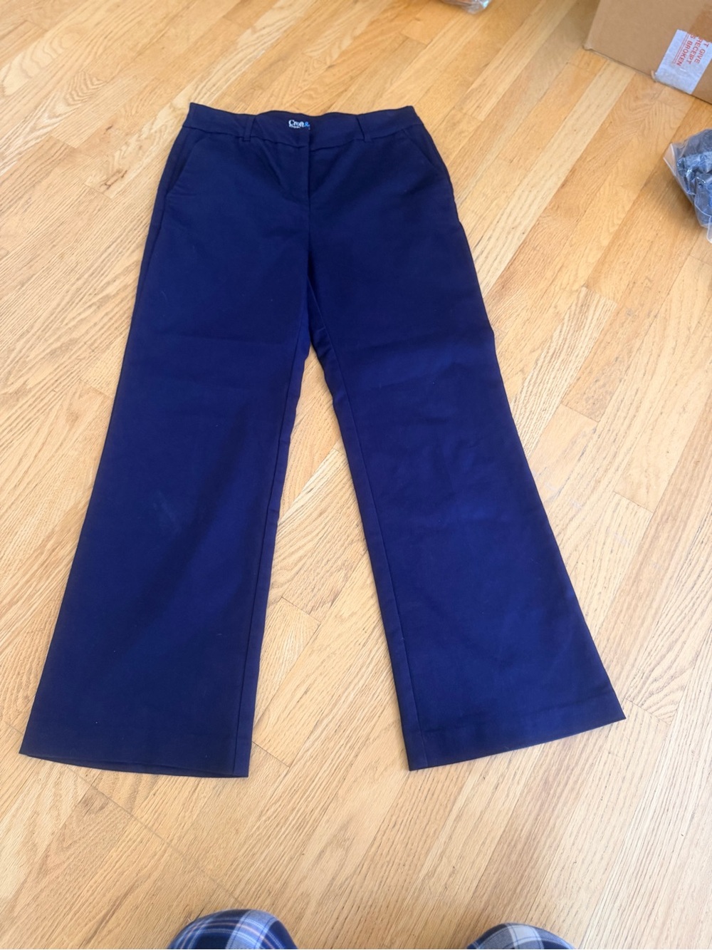 Ladies Size 6 Short "croft & barrow" Navy Flare Sweatpants GUC